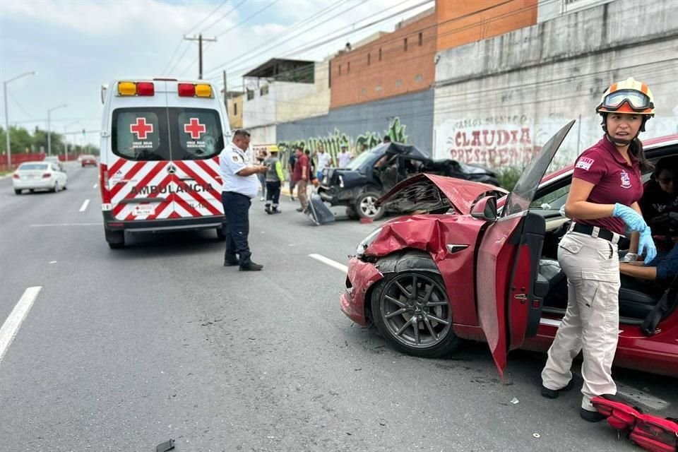 El accidente fue reportado a las 12:45 horas en el cruce de la Avenida Acueducto con la calle Cerro de la Silla, en la Colonia Colinas de Anáhuac.
