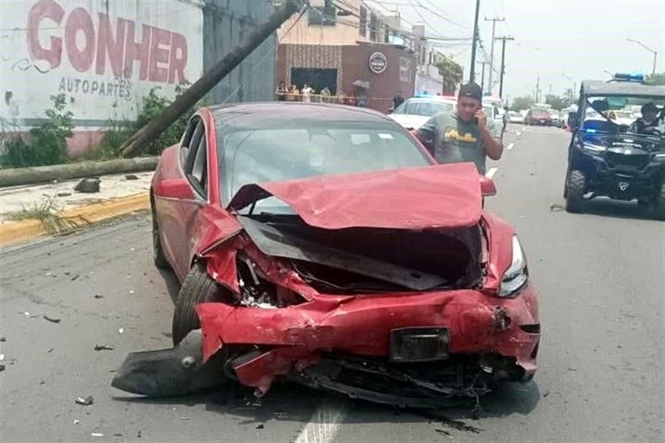 Del otro vehículo fue atendido un joven, que no fue identificado, de quien sólo se dijo tiene 18 años.