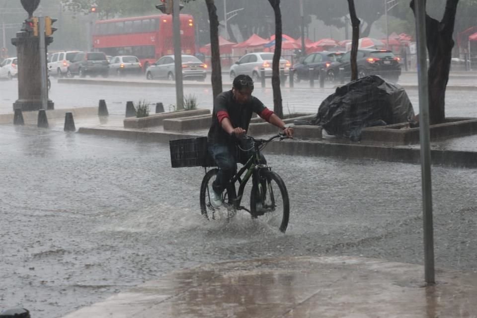 También ya se registran anegaciones en la zona centro de la CDMX.