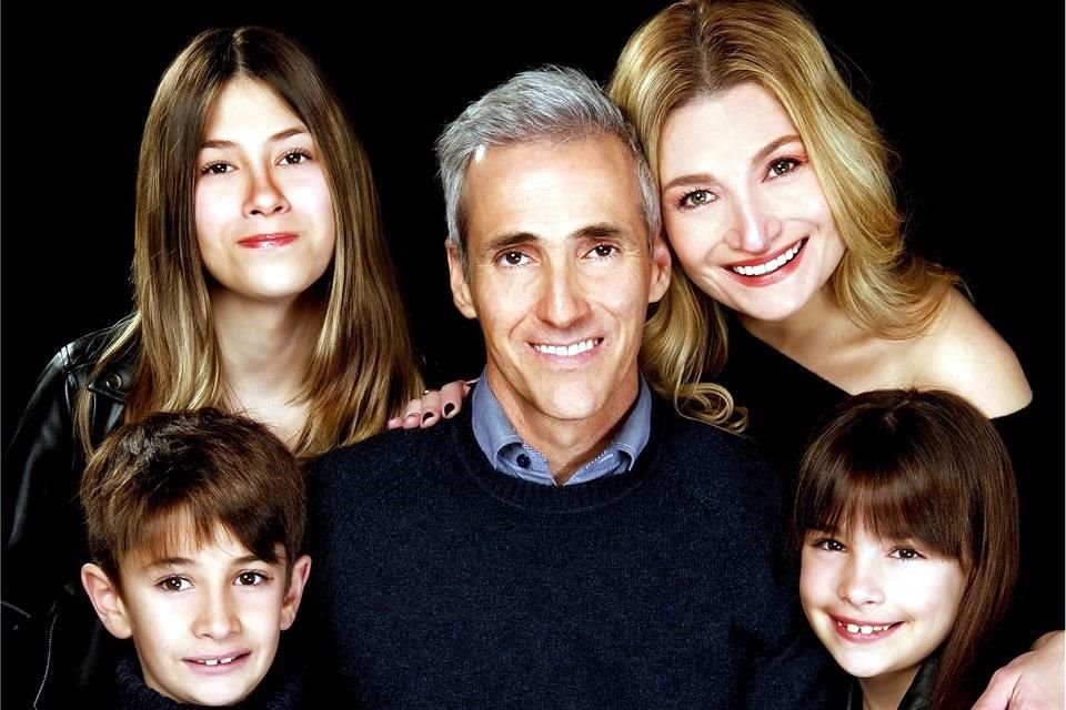 Rodrigo Zubiría y Gádor Garza, con Gádor, Rodrigo y Yana Zubiría Garza