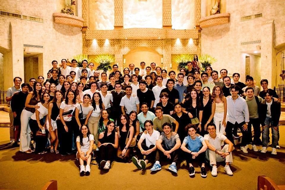 Cerca de 250 jóvenes de ECA MTY, agrupación que pertenece al movimiento católico Regnum Christi, celebran con dos misas y con su Gala Night un año lleno de actividades.