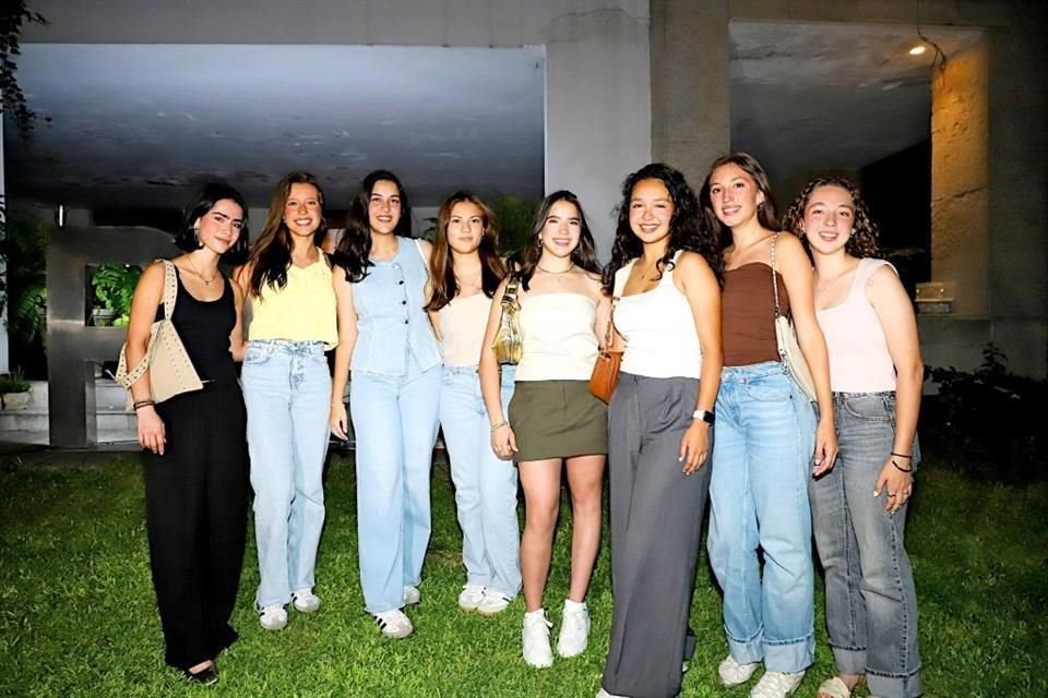 Narumi Yesaki, Yusara Martínez, Eva Treviño, Regina Iribe, Verónica Lobo, Natalia Calderón, Eugenia Nájera y Mariana Camps<br>