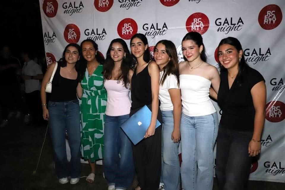 Juliana Yarena, Vero Estevanéz, Sofía Núñez, María Esquinca, Natalia Lozano, Camila Prieto y Natalia Letayf
