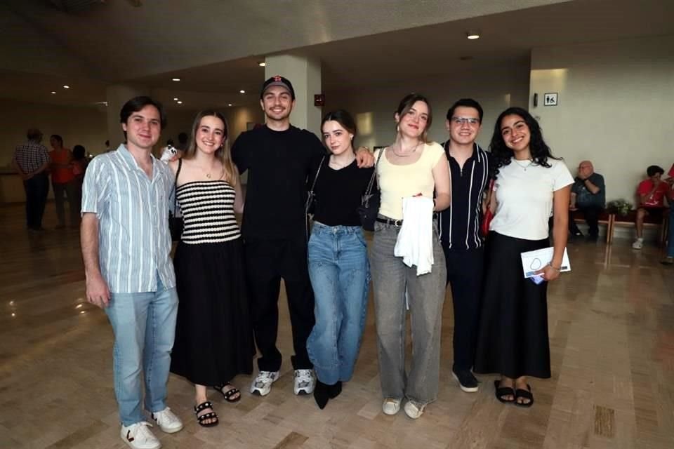Alejandro Álvarez, Claudia Guerra, Elías Naime, Ivette Campos, Marcela González, José Andrés Ramírez y Cristina Lizárraga