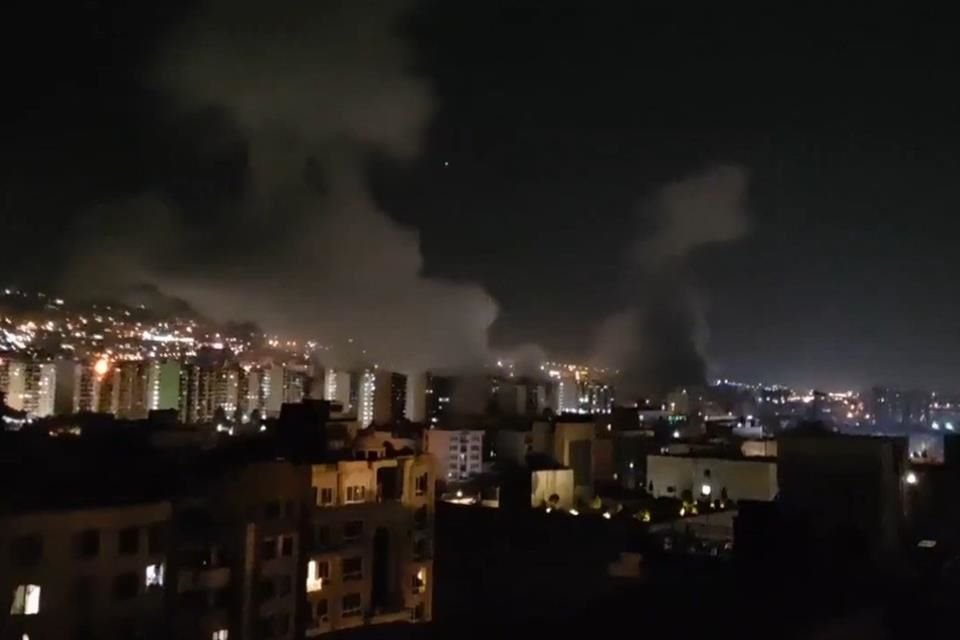 Usuarios en redes sociales reportaron explosiones en Teherán.