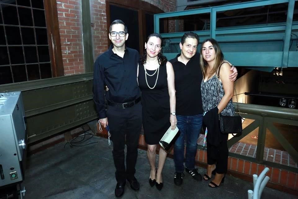 Mauricio Abaroa, Mónica Serna de Abaroa, Jorge Azcúnaga y Mirna Hernández de Azcúnaga