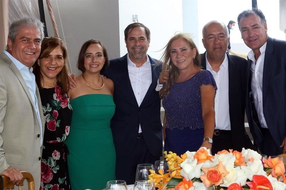 Enrique Lara, Sonia Cadena, Ruth Misrahi, Carlos Alcala, Paty de Enrique, Raymundo Enrique y Alfonso Soto