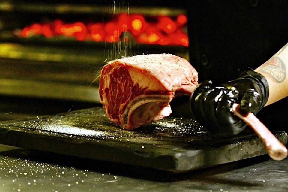 El rib eye es de los favoritos de los comensales regios, también la arrachera y el tomahawk.