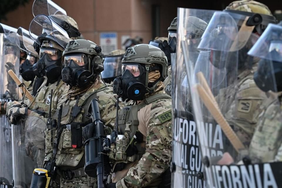 Miembros de la Guardia Nacional desplegados en Los Ángeles, el 12 de junio del 2025.