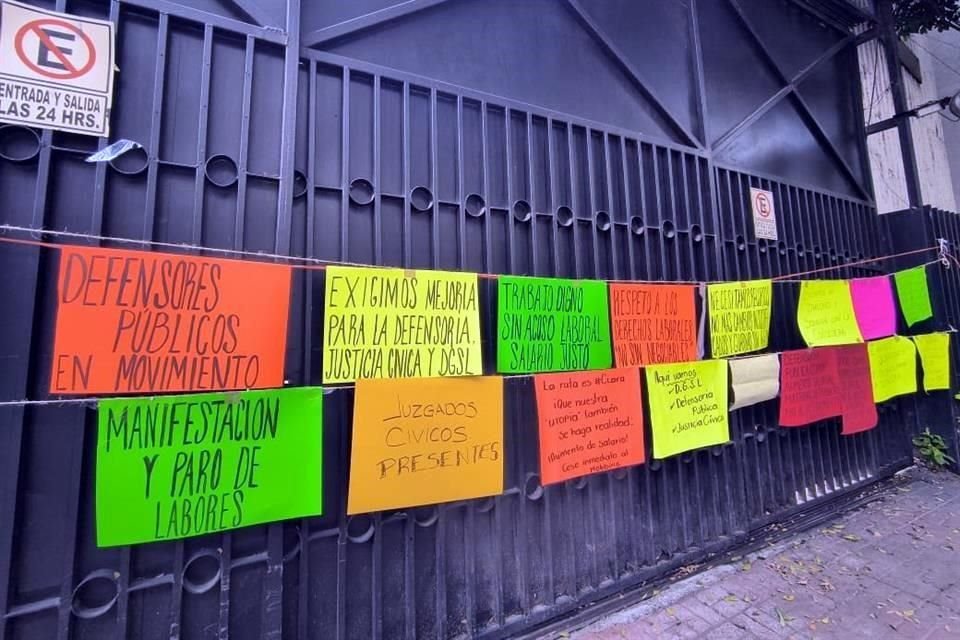 Los trabajadores de la Defensoría exigen salarios justo, sin acoso laboral y respeto a sus derechos.