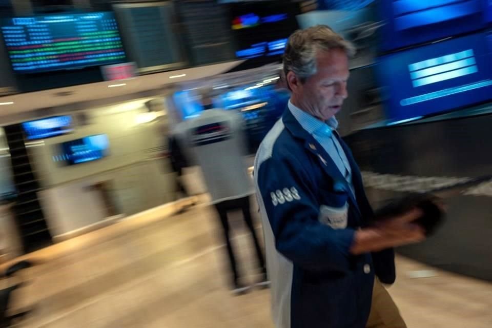 Los principales índices accionarios perdían alrededor de 1 por ciento.