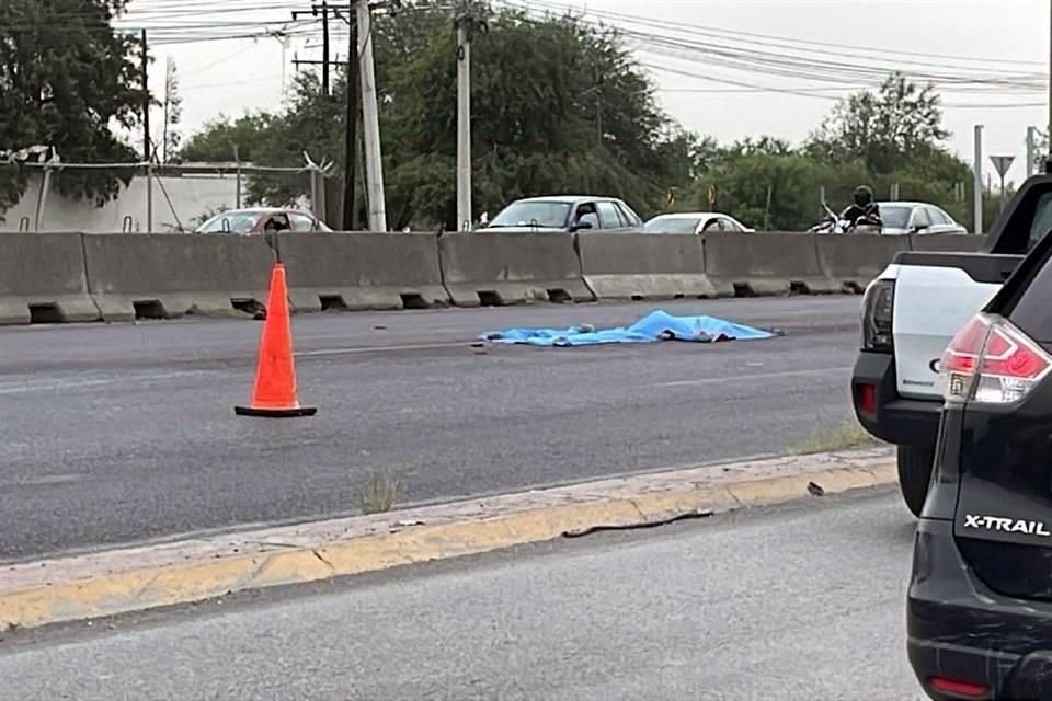 Los restos de la víctima quedaron en varios metros, por donde fue arrastrado.