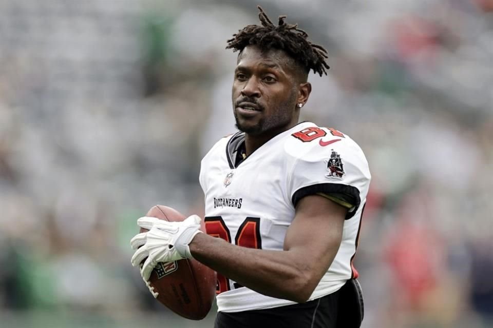 Antonio Brown está de nuevo en el escándalo.