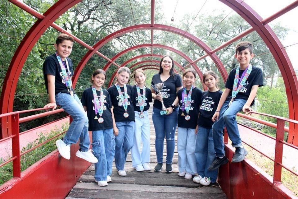Fernando García, Emma Góngora, Catalina Quintanilla, Ana Laura Rodríguez, María José Berlanga, Bárbara Castro y Félix Flores