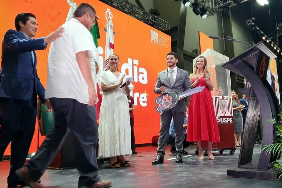 En la rifa, se entregó un vehículo.