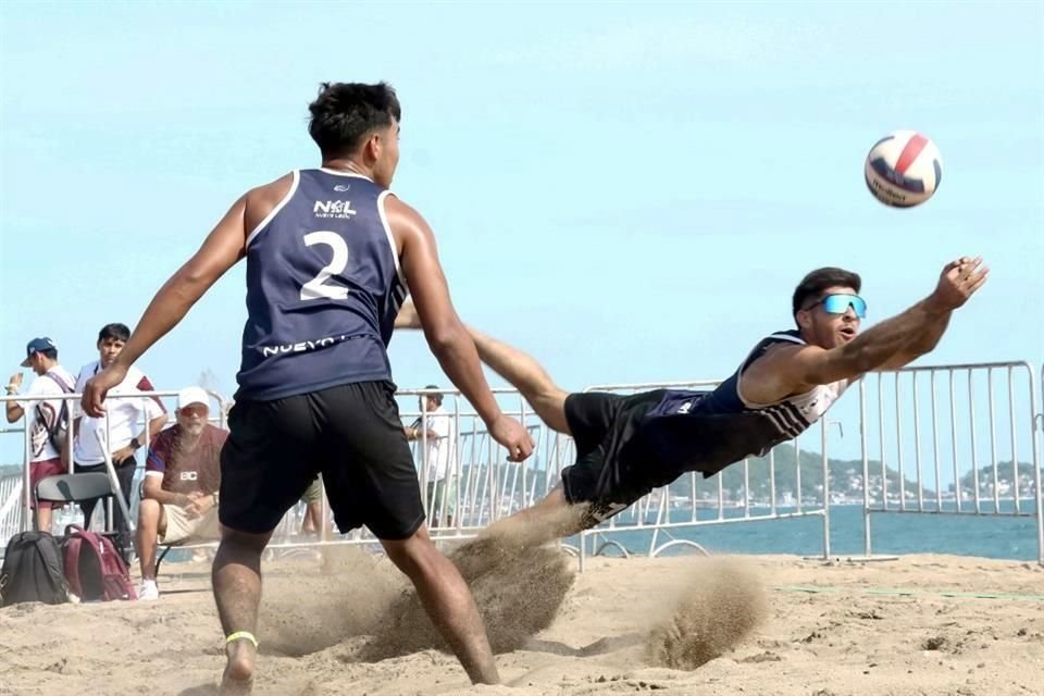 Samuel Valdez y Luis Enrique García se alzaron con el oro en la sede de Manzanillo en el voleibol de sala.