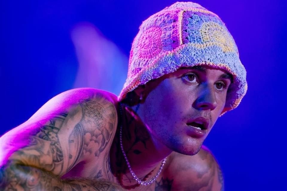 El cantante, de 31 años, explota contra paparazzis por acoso constante.