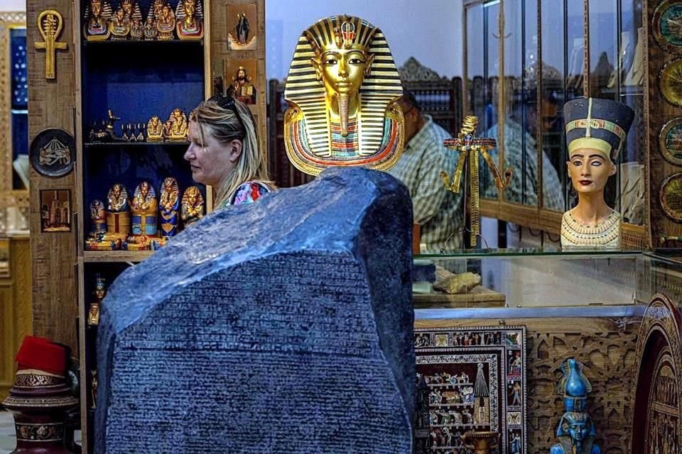 En total, 32 mil objetos ya fueron desplazados de las reservas y salas de exposición del Museo egipcio hacia el GEM.