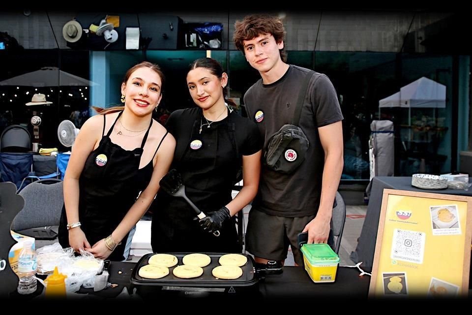 Paulina Ortiz, Luz Cárdenas y Fernando López