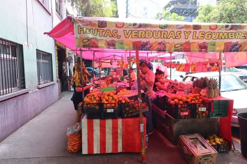 Los negocios dedicados a comercializar frutas y verduras han ido perdiendo terreno en el Corredor Condesa-Roma.