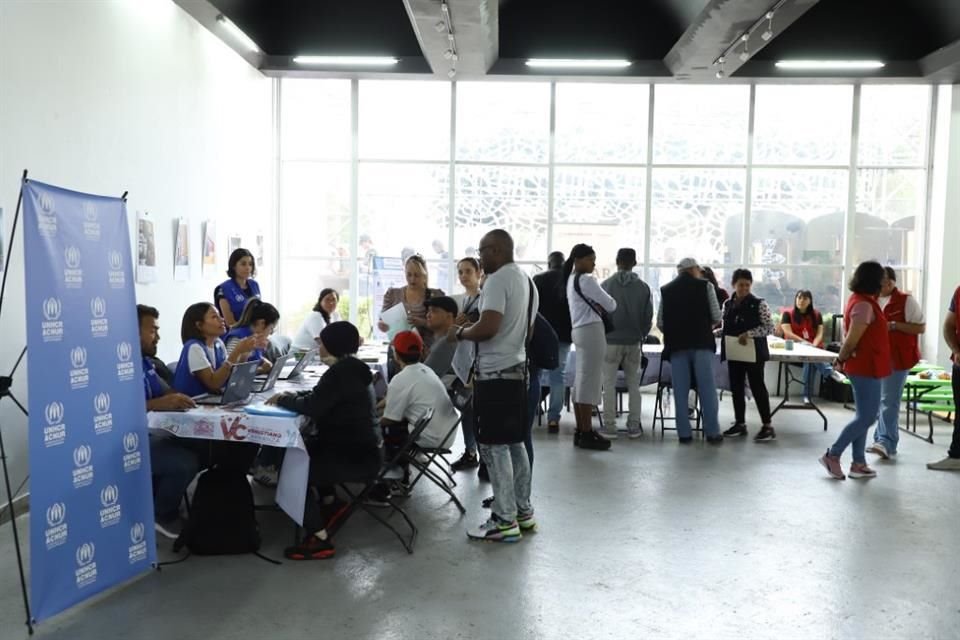 Una feria dio seguimiento a personas refugiadas en la Capital. 