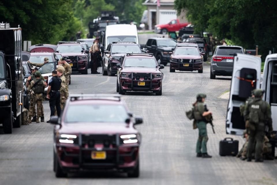 Autoriades realizan operaciones de búsqueda en Green Isle, Minnesota, el 15 de junio.