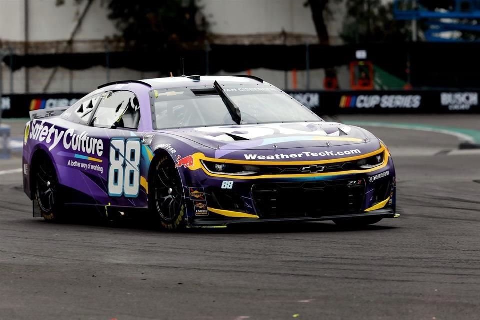 Shane Van Gisbergen dejó muy atrás a Christopher Bell y Chase Elliott, quienes completaron el podio en el Autódromo Hermanos Rodríguez.