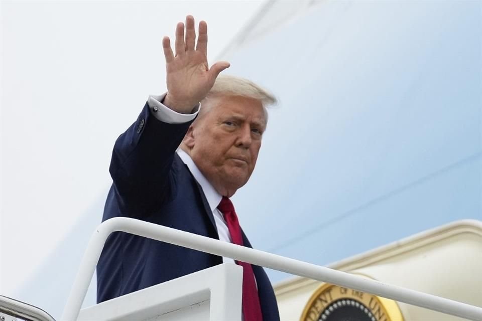 El Presidente Donald Trump aborda el Air Force One, el 15 de junio del 2025.