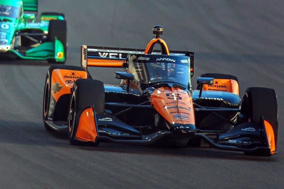Pato O'Ward finalizó segundo en el óvalo de Illinois.