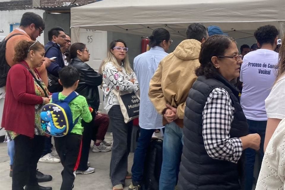 Durante la reunión, Sharon Castillo, responsable del proceso de consulta vecinal del proyecto, afirmó que la obra cumple con los requisitos de ley.