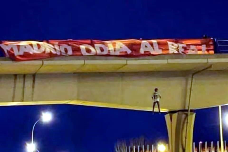 Los aficionados colgaron un muñeco con la figura de Vinicius hace dos años desde un puente con la pancarta 'Madrid odia al Real', por lo que fueron condenados por delitos de odio.