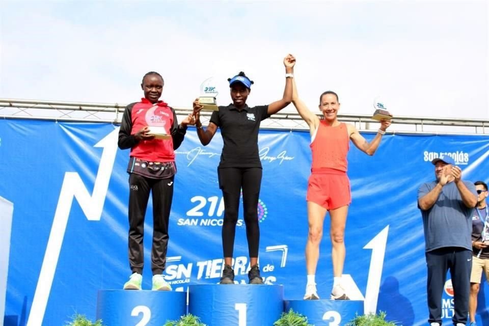 Ganadoras: Beatrice Gesabwa (2), Rose J. Kangogo (1), y Argentina Valdepeñas (3)
