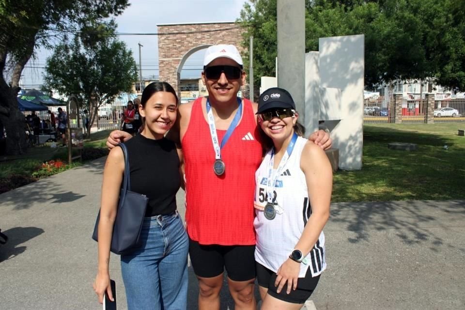 Andrea Oliva, Alberto Venegas y Mariana Lara