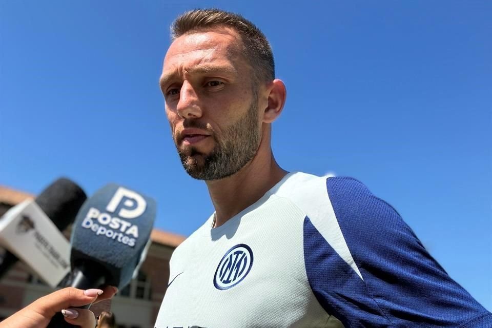 Stefan De Vrij se refirió al español como una leyenda del futbol.