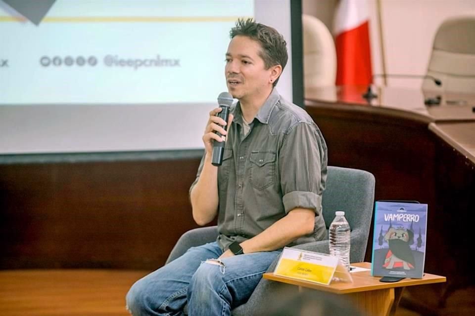 El escritor Carlos Calles presentó su libro Vamperro, elegido en la pasada convocatoria para ser parte del programa editorial.