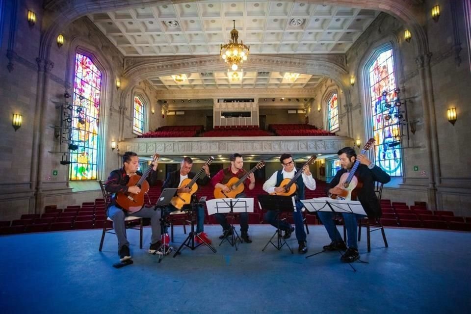 El Ensamble de Guitarras de la UANL celebra su 35 aniversario con una invitación especial el 11 de julio al Festival Internacional de Guitarra de México, en Saltillo.