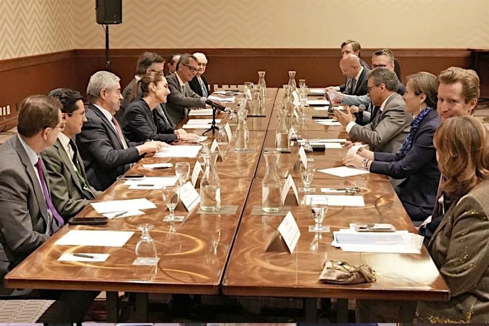Sheinbaum se reunió anoche con empresarios de Canadá.