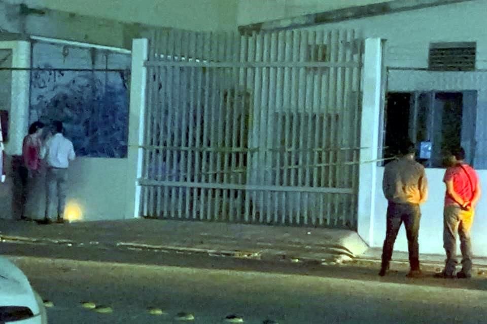 Los hechos fueron reportados alrededor de la 1:40 horas en la subestación ubicada en el cruce de las calles Acueducto y San Marcos, en la Colonia Santa Mónica. 