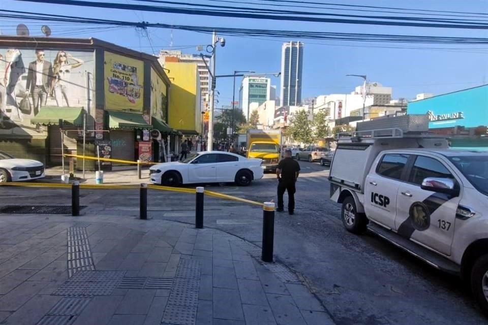 El operativo al parecer es por decomiso de mercancía ilegal y piratería.
