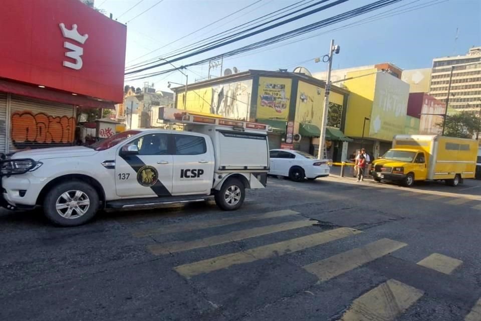 El operativo al parecer es por decomiso de mercancía ilegal y piratería.