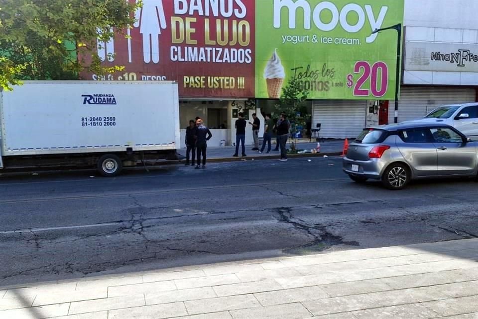 El operativo al parecer es por decomiso de mercancía ilegal y piratería.
