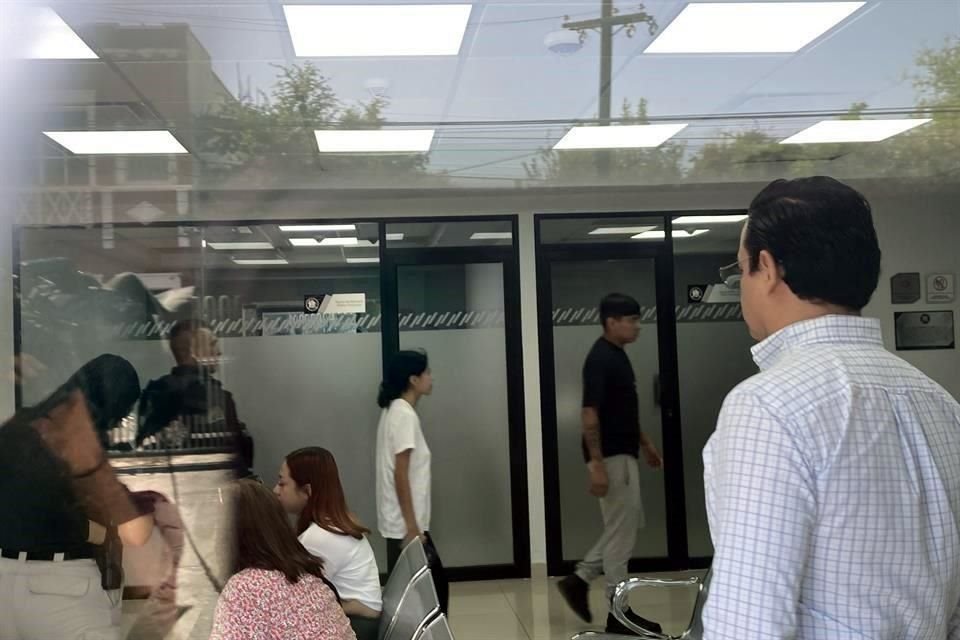 Uno de los integrantes del Grupo Los Juniors de Monterrey arribó a la Fiscalía Especializada en Personas Desaparecidas.