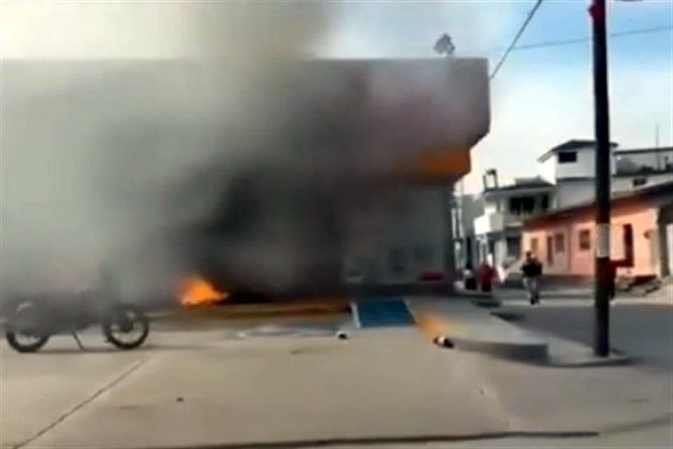 Ayer, dos tiendas de conveniencia en Juchitán fueron atacadas por individuos armados.
