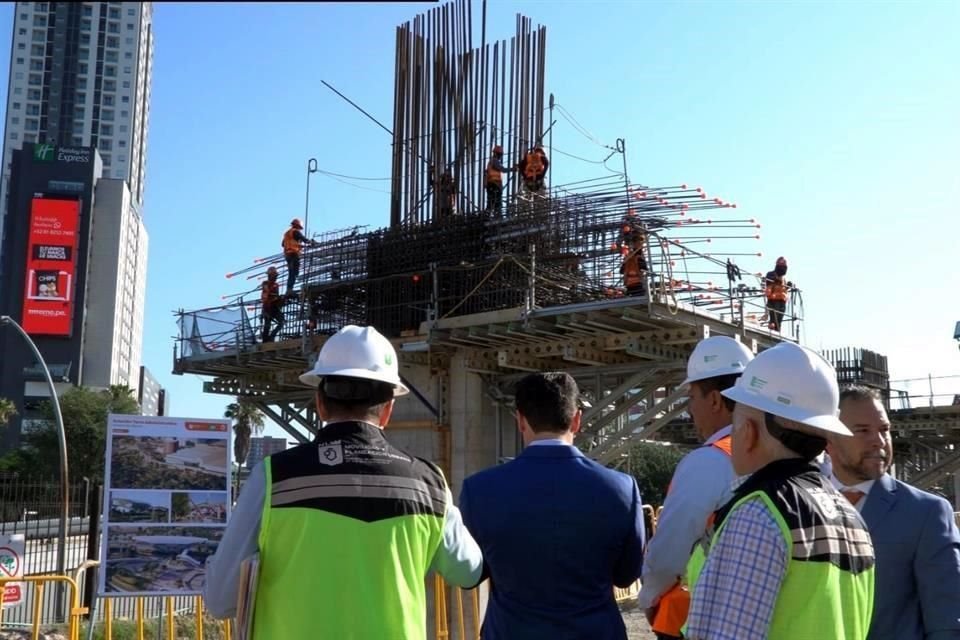 La estación de la Torre Administrativa, se afirma en el comunicado, registra un avance de 57 por ciento en la subestructura y la superestructura.