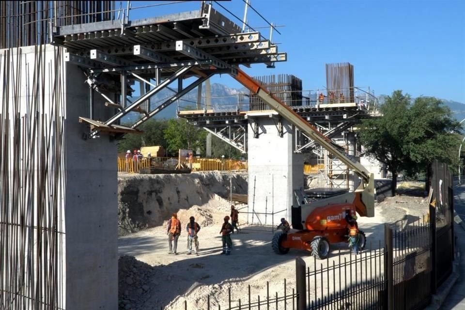 La estación de la Torre Administrativa, se afirma en el comunicado, registra un avance de 57 por ciento en la subestructura y la superestructura.
