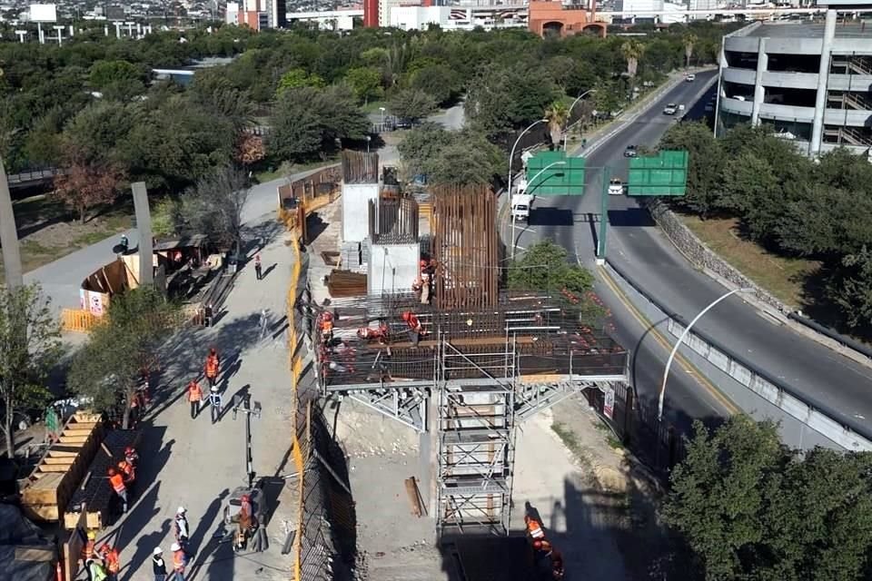 La estación de la Torre Administrativa, se afirma en el comunicado, registra un avance de 57 por ciento en la subestructura y la superestructura.