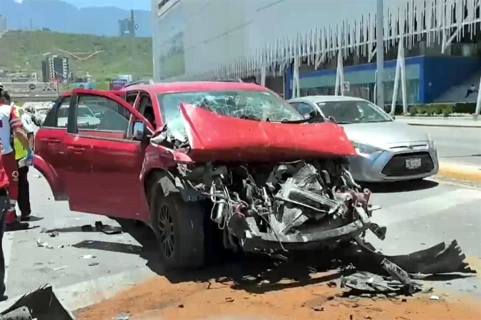 El primer choque fue entre una camioneta y un camión.