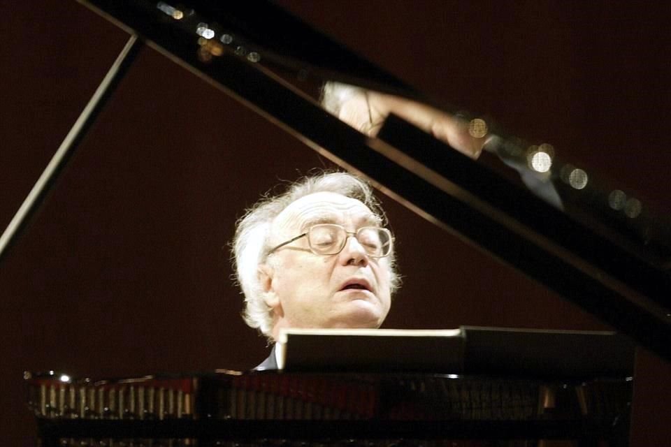 El pianista Alfred Brendel durante su participación en el Festival de Piano de Lucerna, Suiza, en 2004.