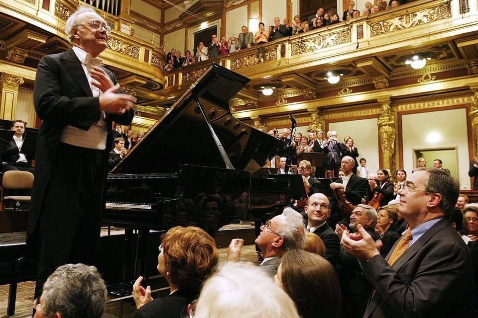 El pianista Alfred Brendel es ovacionado en su último concierto público, en 2008, en el Auditorio Dorado del Musikverein de Viena.