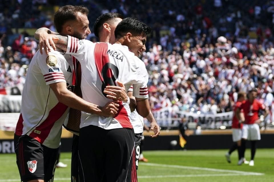 River Plate gana en su debut.